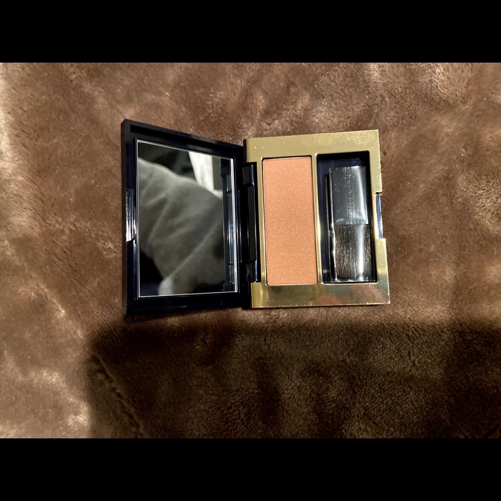 Estée Lauder contour with brush